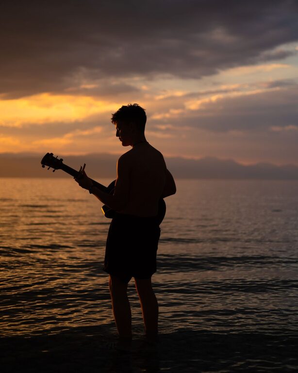 How to Create a Relaxing Playlist for Evenings at Home